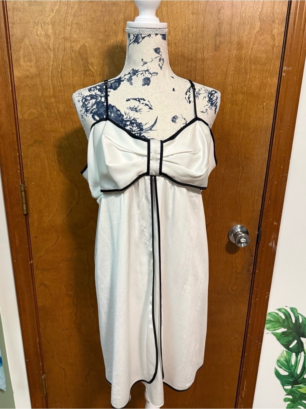 Kate Spade New York- White/Black satin bow babydoll chemise nightgown “Mrs” XL